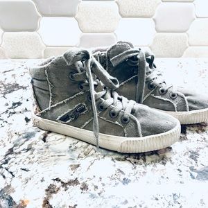 Adorable Blowfish ankle shoes ~size 2